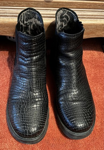 Fly london salv - black, embossed